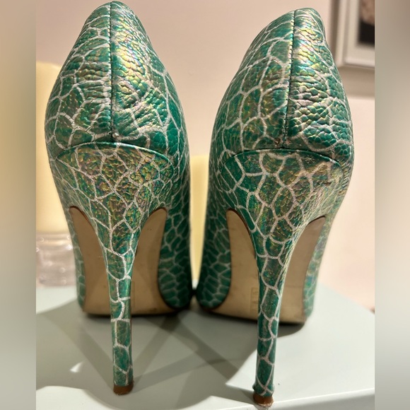 🍍Buffalo London green print Leather stiletto pumps - Picture 3 of 4